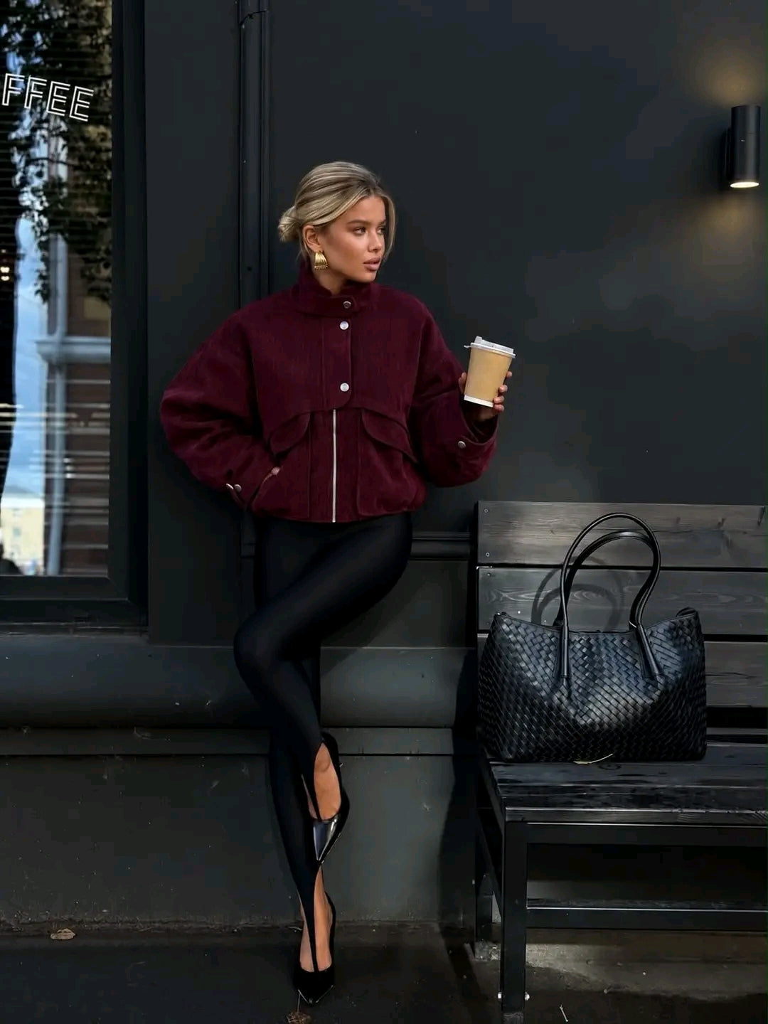 Xhaketë Bordeaux – Elegancë dhe Stil Modern 🍷